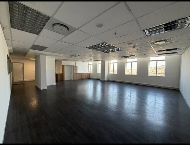 990M² BUILDING TO LET IN CAPE TOWN CITY CENTRE
